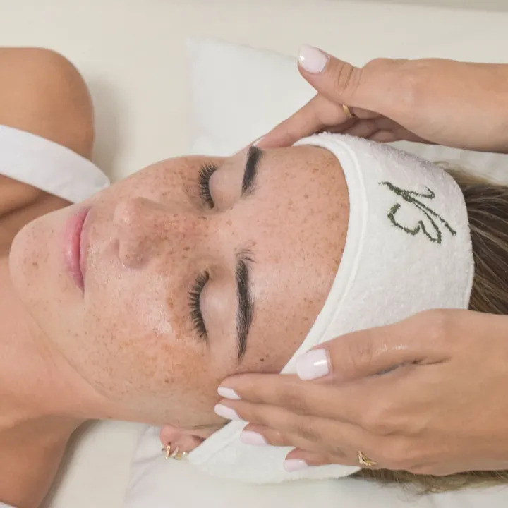 Gezichtsbehandeling in de salon